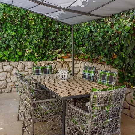 Apartment In With Sea View, Terrace, Air Conditioning, Wi-fi