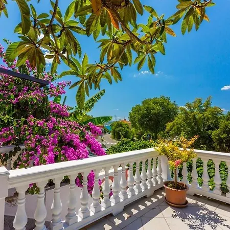 In With Sea View, Terrace, Air Conditioning, Wi-fi Apartment