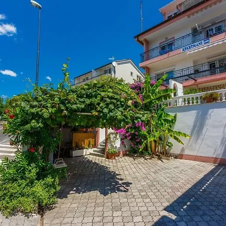 Apartment In With Sea View, Terrace, Air Conditioning, Wi-fi