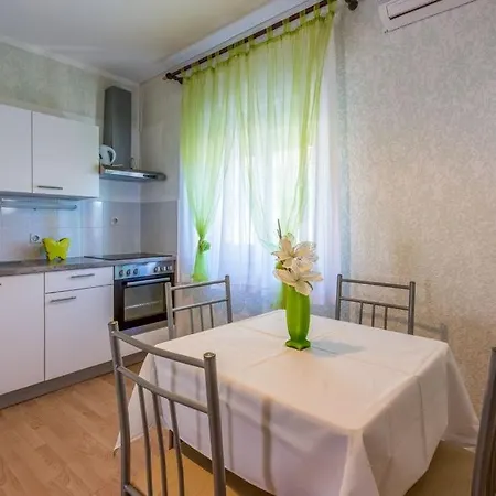 In With Sea View, Terrace, Air Conditioning, Wi-fi Apartment