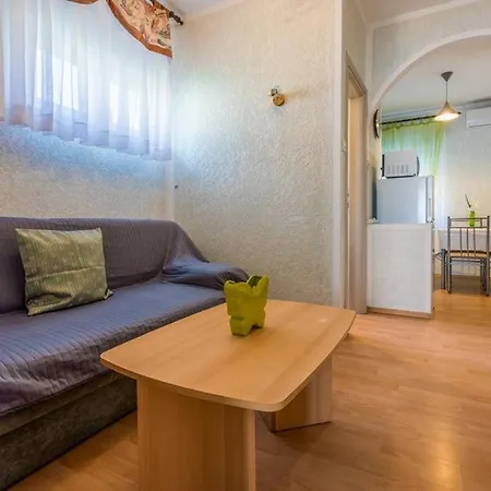 In With Sea View, Terrace, Air Conditioning, Wi-fi Apartment
