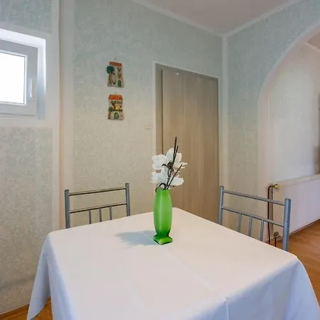 In With Sea View, Terrace, Air Conditioning, Wi-fi Apartment