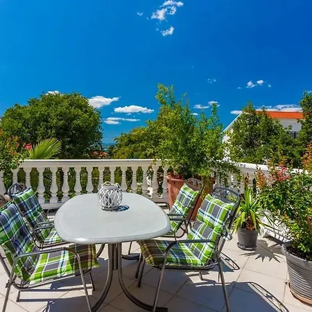 In With Sea View, Terrace, Air Conditioning, Wi-fi Apartment Crikvenica