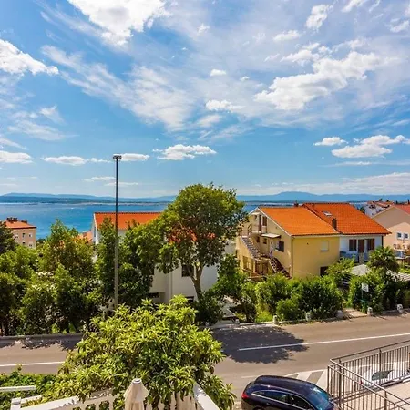 In With Sea View, Terrace, Air Conditioning, Wi-fi Apartment